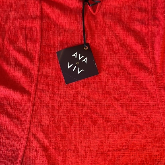 Ava & Viv Women's Red Notched Sleeveless Top - Picture 2 of 3